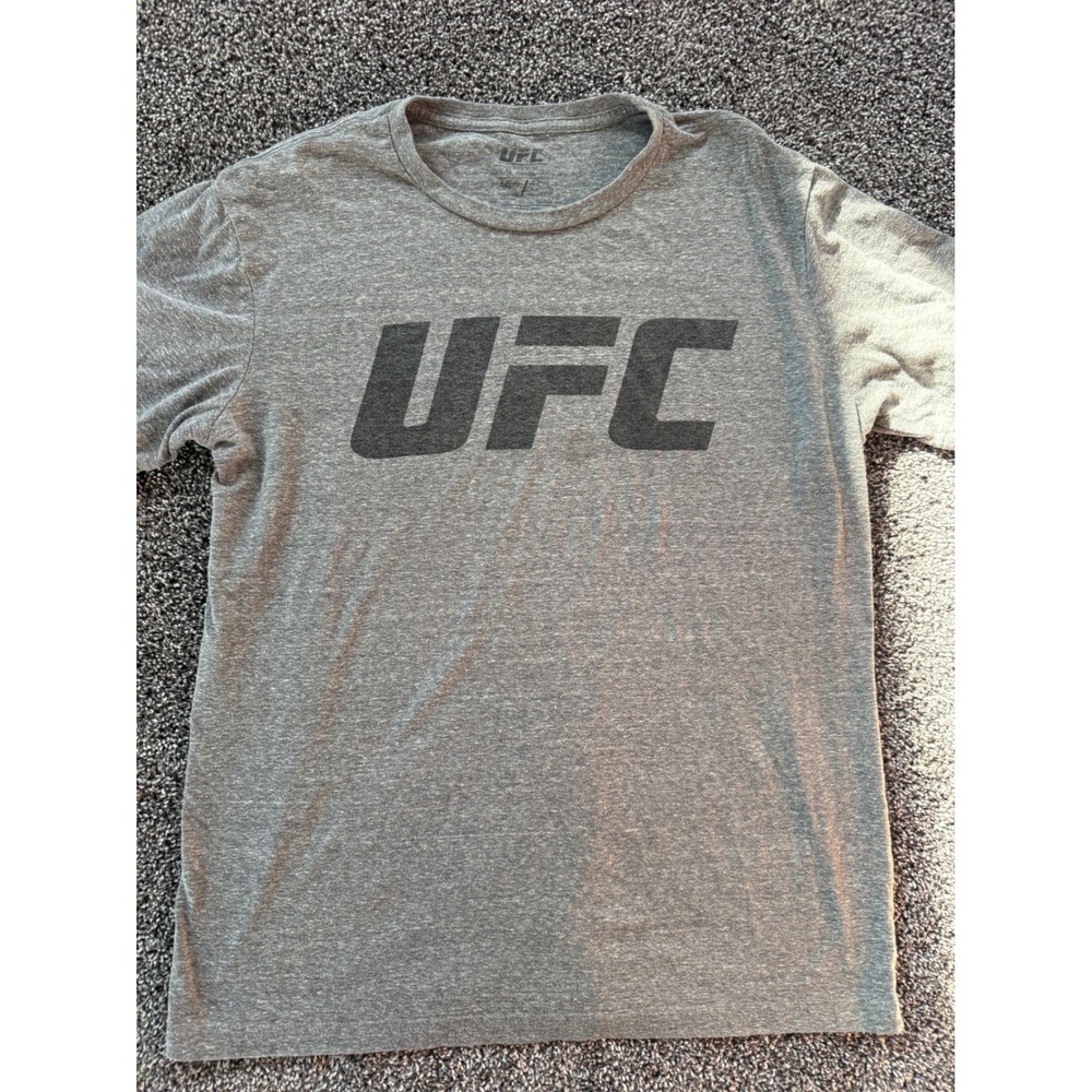 UFC Graphic T-Shirt Mens Medium Gray Heathered Short Sleeve MMA Logo Vintage Y2K
